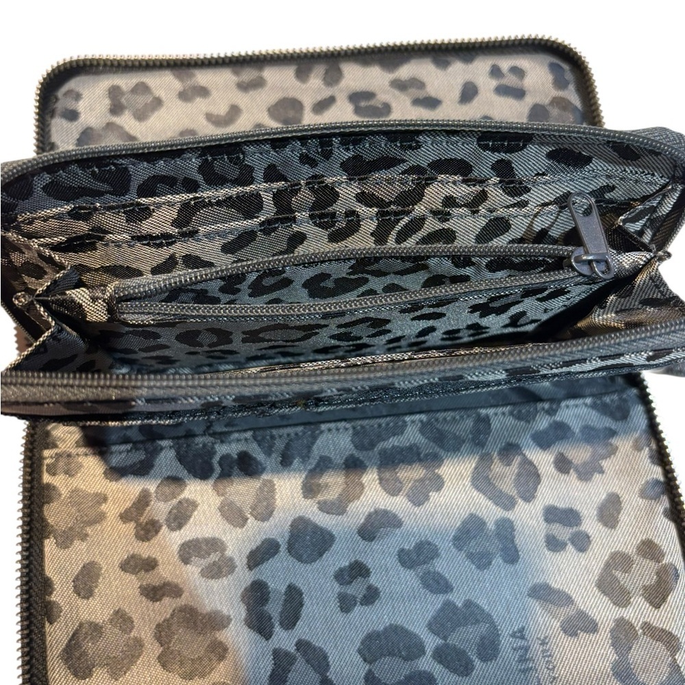 Perlina Black Leather Wristlet Wallet Zip Around Clutch - Picture 8 of 10